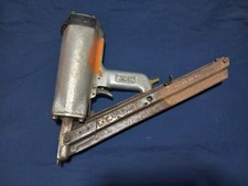 Alter Paslode Druckluft-Nagler