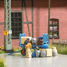 Busch H0 1:87 79910 Action Set: Bahnsteigkarre beladen Koffer  Figur NEU OVP