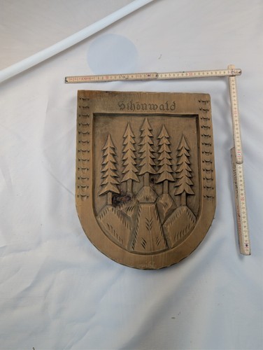 Handgeschnitzte holzwappen - handgeschnitzte,