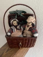Kleiner Korb mit 2 puppen