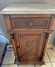 restaurierungswürdiges Nachtschränkchen Historismus mit aufgelegter Marmorplatte