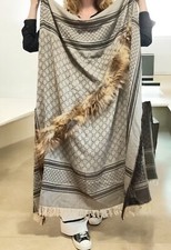 GUCCi  XXL  Schal ?/Poncho Fuchsfell mit Gucci Karton GG Logo 145 x 145 cm