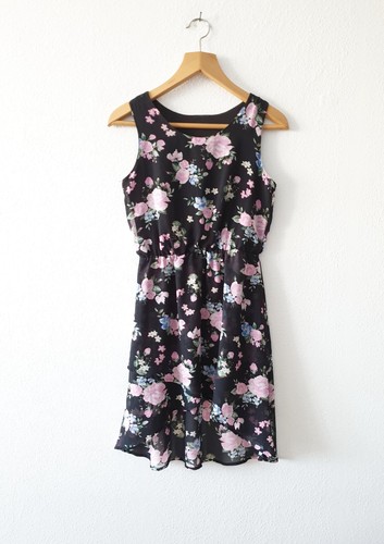 Kleid mit blumen muster - kleid, blumen-muster