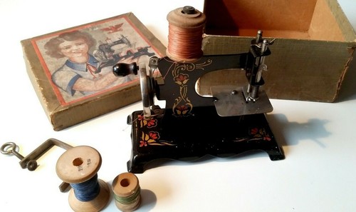 Alte kindernähmaschine casige - alte,