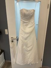 Traumhaftes Brautkleid m.Strasssteine & Schirm in Gr. 32/34, m. Schleppe NP 899€