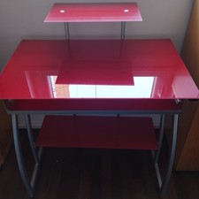 Schreib-Computer-Tisch mit roter Glasplatte