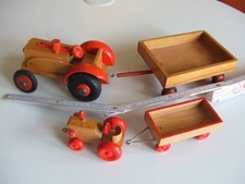 2 x Traktor aus Holz mit