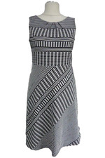 Comma Hochwertige Kleid Dress Gr.40 in Schwarz/Weiß gemustert