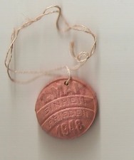 1.MAI Abzeichen des FDGB rotes