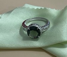 Grüner Moldavit und weißer