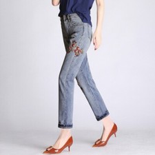 Damen Denim Hose Distressed Jeans Cropped Blumenmuster Bestickt Halbhoher Bund