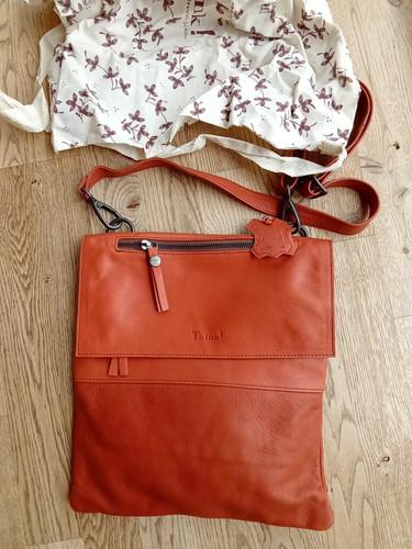 Think umhangtasche lede - think!,