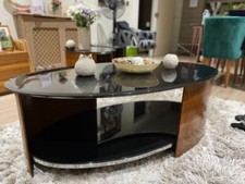  Hirane Nussbaum ovaler Couchtisch + 2 Hirane Nussbaum runder Beistelltisch schwarzes Glas