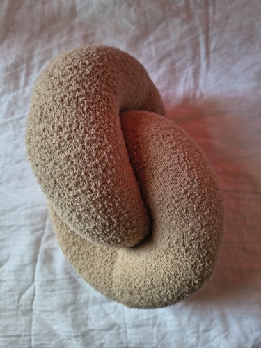 Großes bouclé knoten kissen - großes, knoten-kissen
