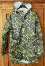Lange Regenjacke Damen mit Kapuze, Camouflage, Marke Tretorn, Größe S, Taschen