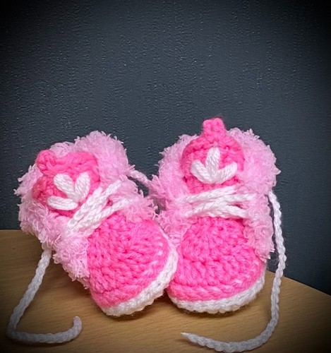 Gehäkelte neugeborene baby - gehäkelte,