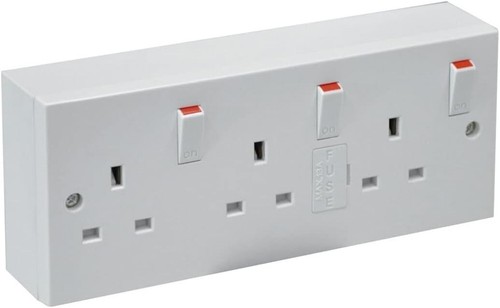 Dreifach geschaltete steckdose - geschaltete,