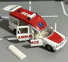 SIKU 1931 - Binz Ambulance A