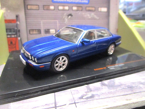 Jaguar xj8 x308 limousine blau - x308,