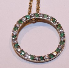 Halskette mit Anhänger