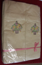 Omas Aussteuer Bettwäsche 4 teilig Weißwäsche Überschlaglaken + Kissenbezüge (2)