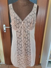 Unterkleid mit floraler Spitze