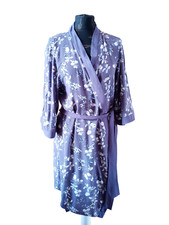 TCM, Bademantel, lila, Gr. 36/38, Kimono Stil, Blumen, Bindegürtel