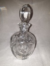 Likörflasche, Whiskeyflasche, Schnapsflasche, Karaffe, geschliffenes Glas – wie