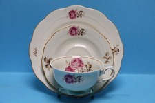 ALTES SAMMLERGEDECK SAMMELTASSE  ELFENBEIN  PORZELLAN