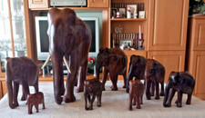 Elefantenherde bestehend aus 9 Stück - aus Massivholz geschnitzt