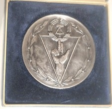 DDR Medaille hervorragende Leistungen Widerstand Faschismus medal Auszeichnung