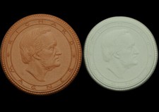 BAYREUTH: 2x Porzellan-Medaille (1924). RICHARD WAGNER - BAYREUTHER FESTSPIELE.