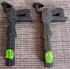 2 Stück TÜR- u. TORFESTSTELLER, Türhalter mit Fanghaken, Eisenguss