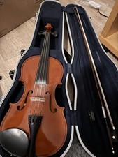 Yamaha V3ska Violin 4/4 with Bow Rosin and Case. Used Very Good Condition