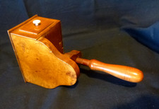 Biedermeier Nähzwinge mit Nadelkissen Nähkästchen`mit Schublade Esche Wurzelholz