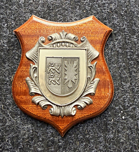 Holz wappenschild mit - holz-wappenschild,
