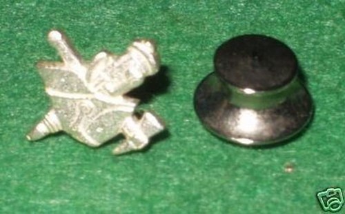 Schöner silberfarbener pin - schöner,
