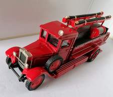 Feuerwehr Modellauto 1:43 leichter Lackschaden auf Dach und Motorhaube