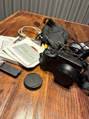 Ricoh gxr p10 28 - ricoh, +