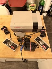 Nintendo Super Entertainment System Spielekonsole - Grau (NES-001)