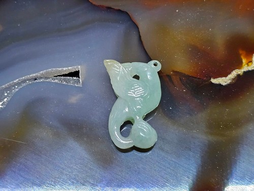 Vogel anhänger aus jade - vogel,