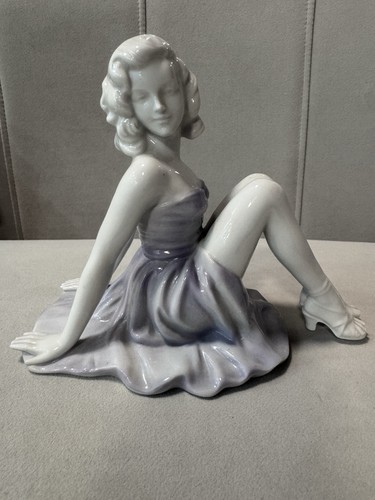 Porzellan figur frau - figur, sitzend