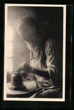 Töpfer arbeitet an der Töpferscheibe, Ansichtskarte 