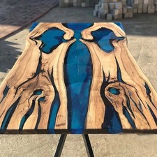 Blaue Epoxidharz River