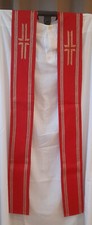 Priesterstola, Messgewand rot mit gewebtem Kreuz, Wolltrevira, handgewebt