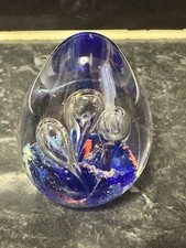 Kunstglas Briefbeschwerer Ei blau & rosa Fritte mit gezogenen Träne Einschlüssen