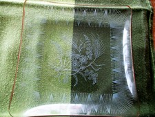 Kleine Glasschale mit Wiesenblumen, quadratisch, alt