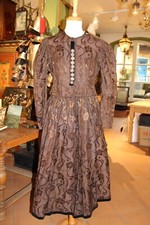 Frauchentracht alte Knöpfe