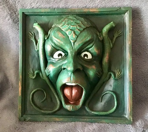 Wandrelief gesicht des großen - gesicht,