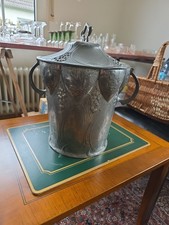 Bowlegefäß mit Deckel und Glaseinsatz, Jugendstil, Zinn